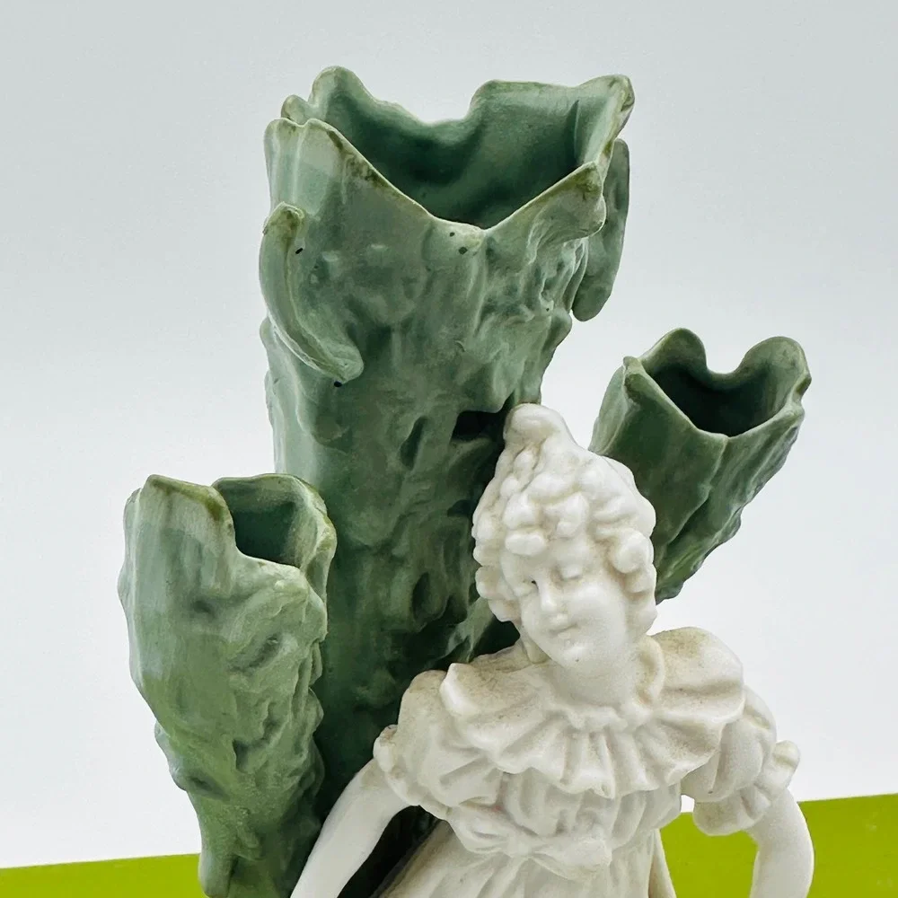 Vtg Bisque Porcelain Lady Figurine Green Tree Triple Bud Vase Jasperware Look‎